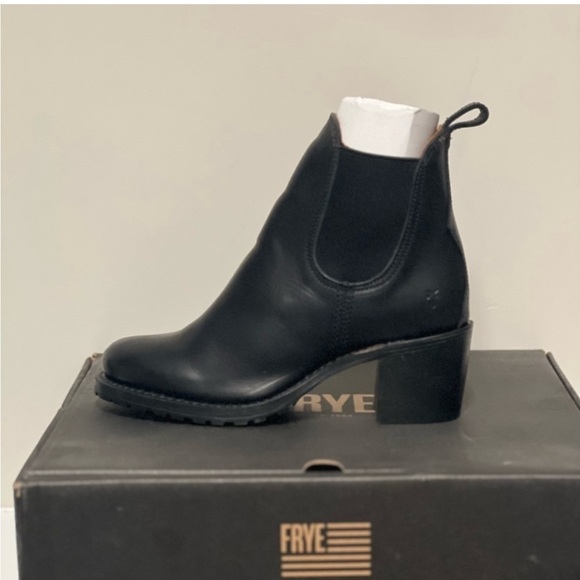 FRYE Sabrina Chelsea Pull-On Ankle Boots Booties Black Leather Women's Size 7 - Picture 1 of 16
